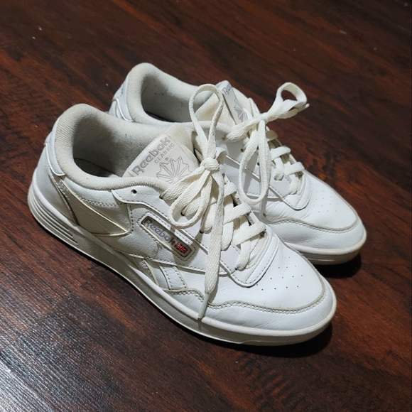 Reebok Shoes - 🎁White Reebok Shoes